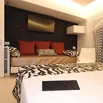 Alojamento de Acomodação e Pequeno-almoço Hedone Design Experience 4*